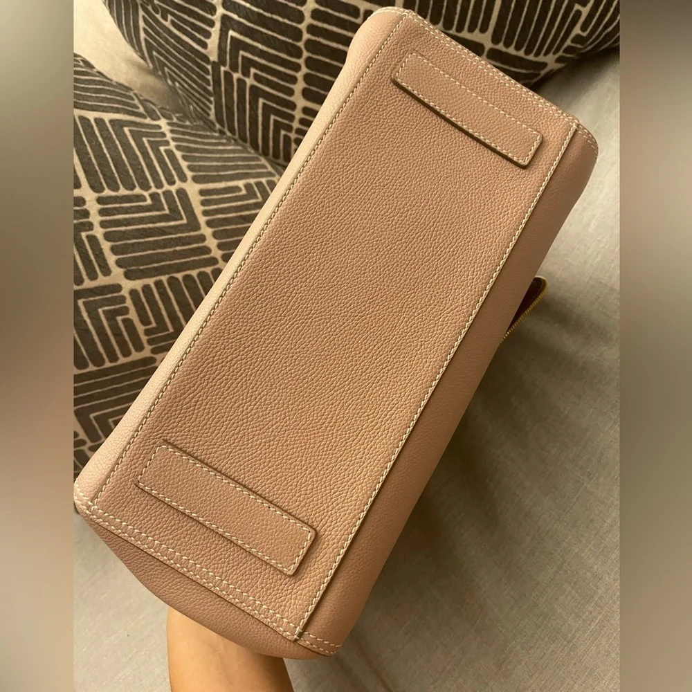 𝐀𝐧𝐲𝐚 𝐇𝐢𝐧𝐝𝐦𝐚𝐫𝐜𝐡 𝐏𝐮𝐫𝐬𝐞 - Picture 10 of 13